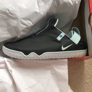 Nike Air Zoom Pulse Healthcare Edition Sneakers